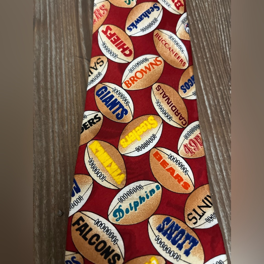 Vintage Team NFL Football Team Logo Tie Footballs Franchise Team Logos 100% Silk - Picture 5 of 9